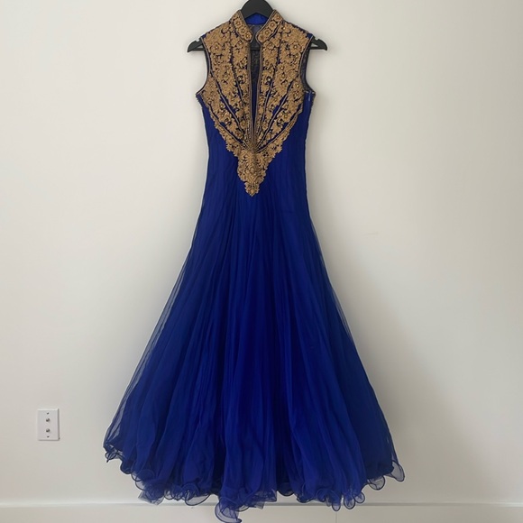 NWOT Stunning Indian Gown (XS) w/ Earrings & Bracelet Set - Picture 1 of 8